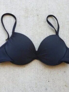 NWOT Xhilaration Black Twist Bikini Swim Top.
